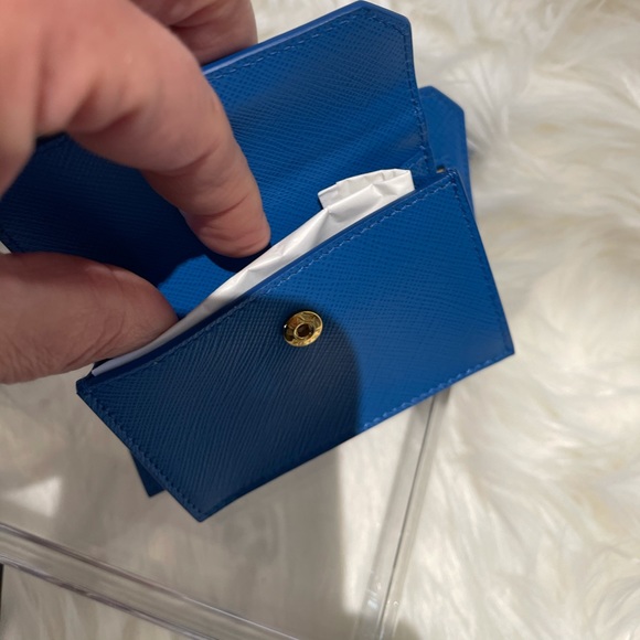 ❣️❣️SOLD❣️❣️Prada blue saffiano keychain/card case wallet - Picture 2 of 6